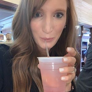 Meet your Posher, Larissa